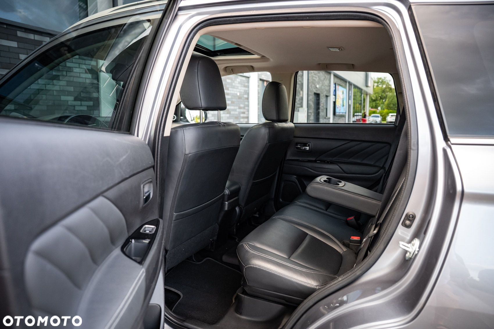 Mitsubishi Outlander PHEV Intense + - 28