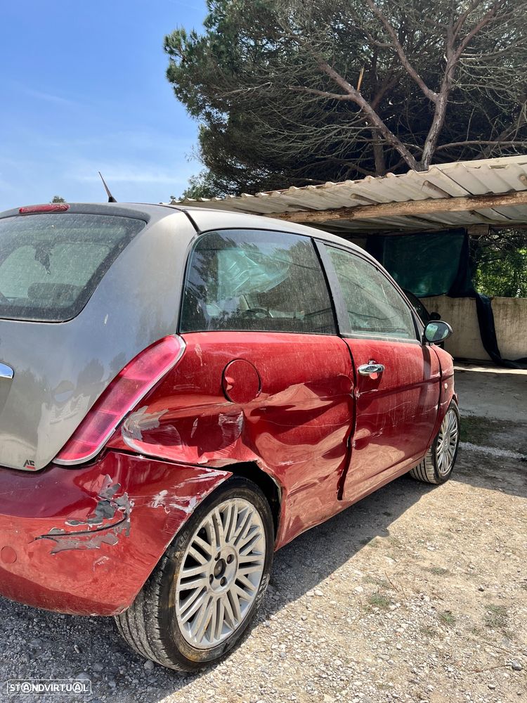 Lancia Ypsilon 1.2 Argento 4 - 4