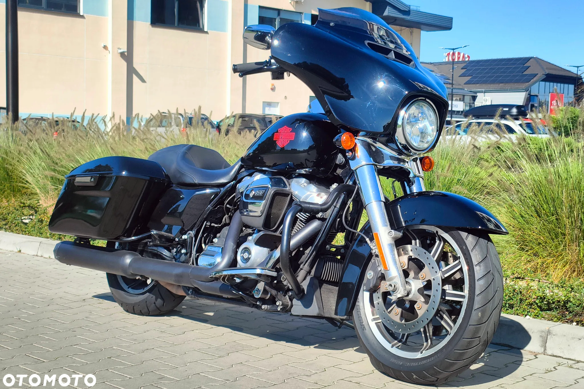Harley-Davidson FLHT Electra Glide Standard - 2