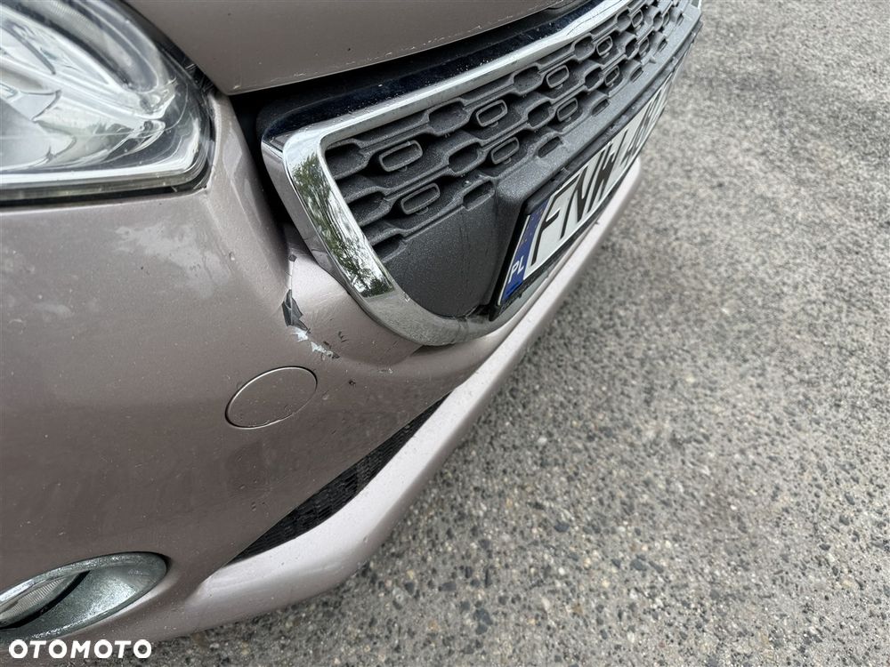 Peugeot 208 - 15