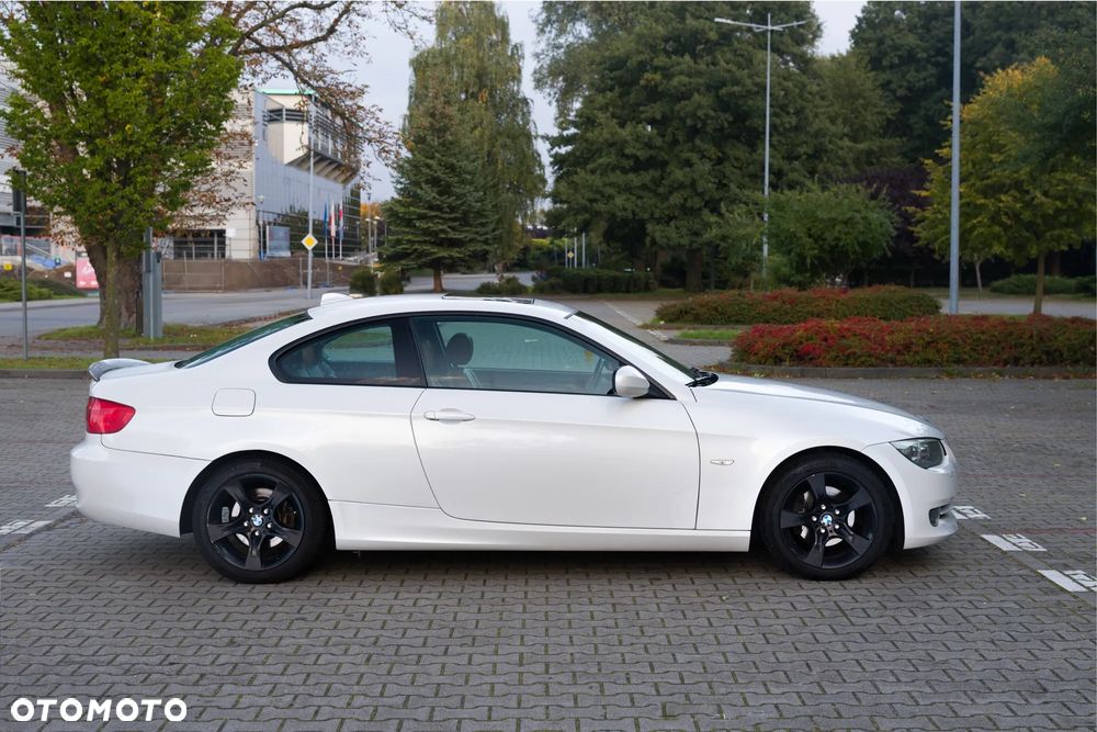 BMW Seria 3 320i - 4