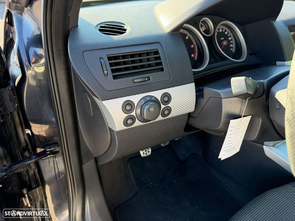 Opel Astra GTC 1.3 CDTi - 27
