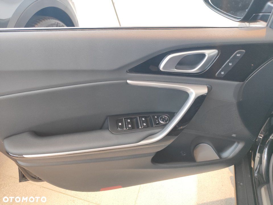Kia XCeed - 10