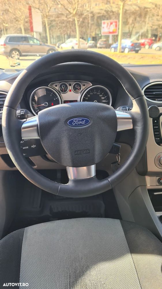 Ford Focus 1.6 Ti-VCT Titanium - 19