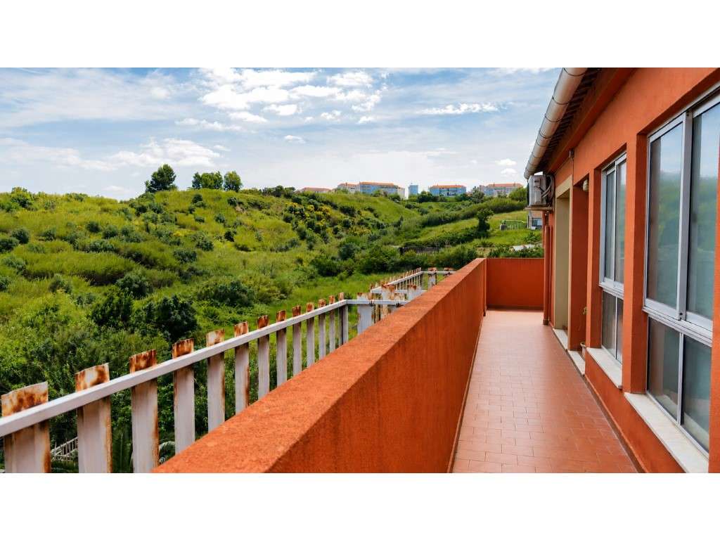 Apartamento Duplex T3 com Varanda | Pontinha - Grande imagem: 3/19