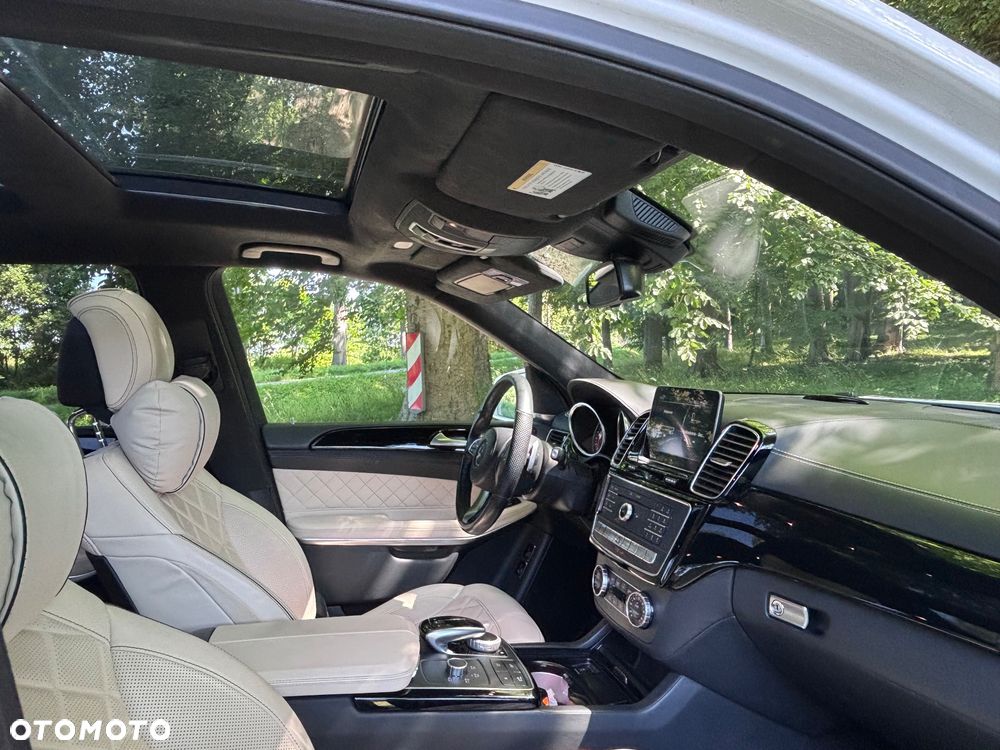 Mercedes-Benz GLS - 20