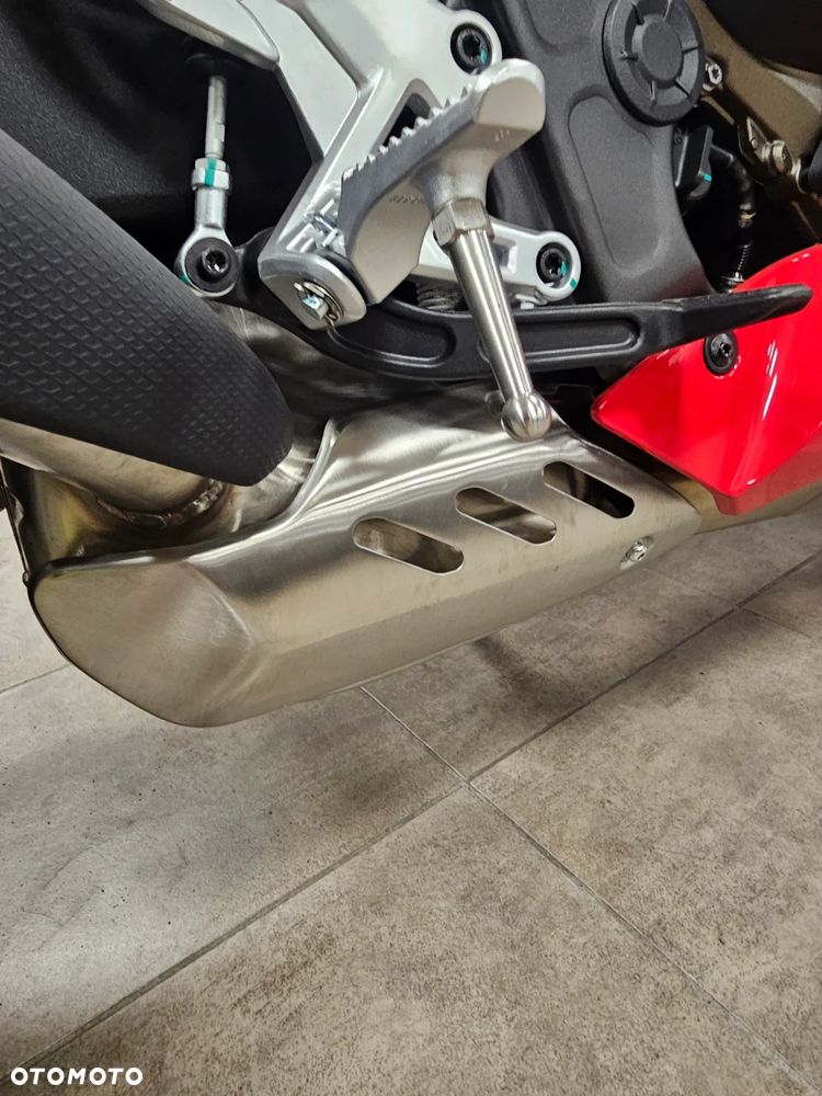 QJMOTOR SRK 800RR - 16