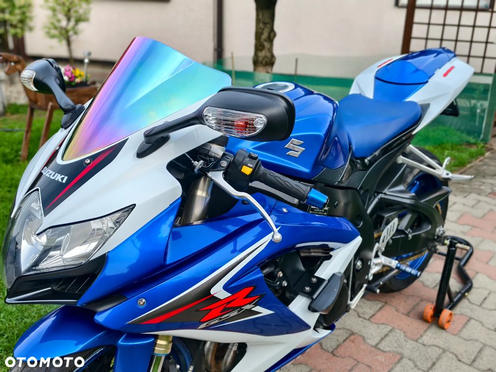 Suzuki GSX-R - 25