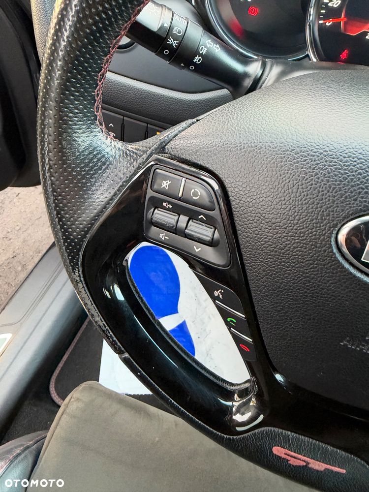 Kia Ceed - 28