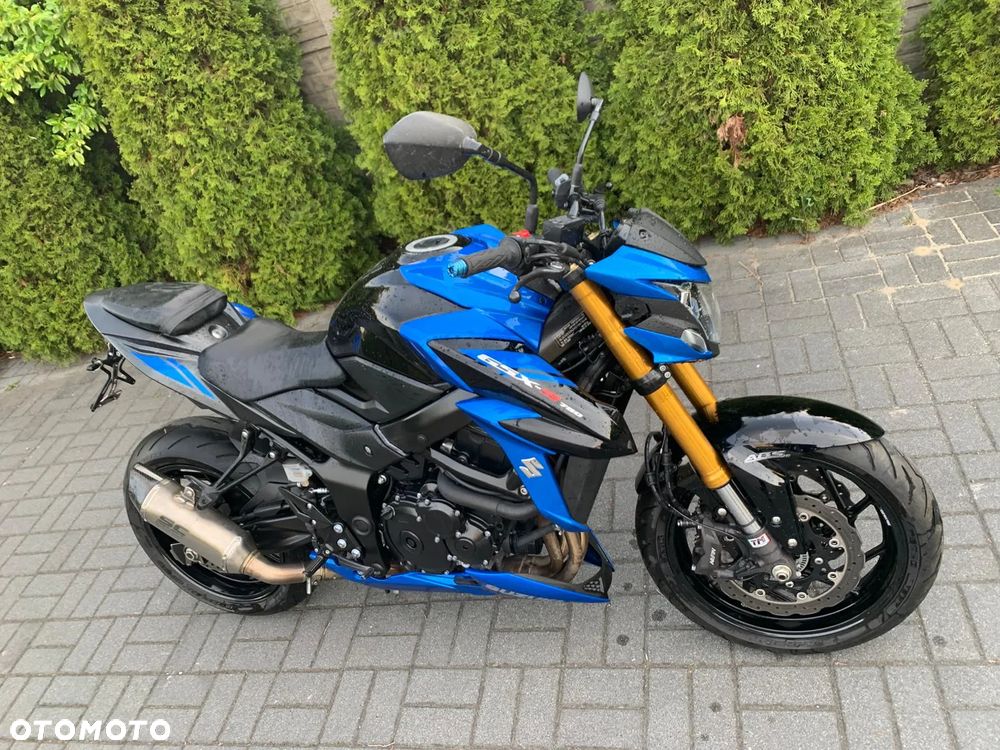 Suzuki GSR - 1