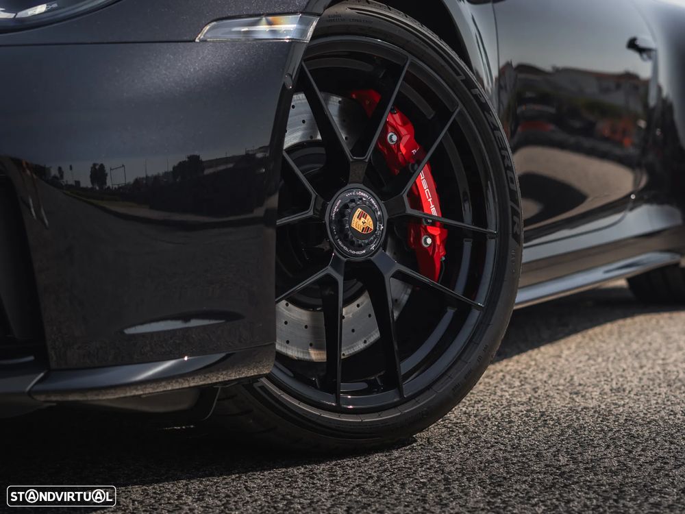 Porsche 911 (992) Carrera 4 GTS - 32