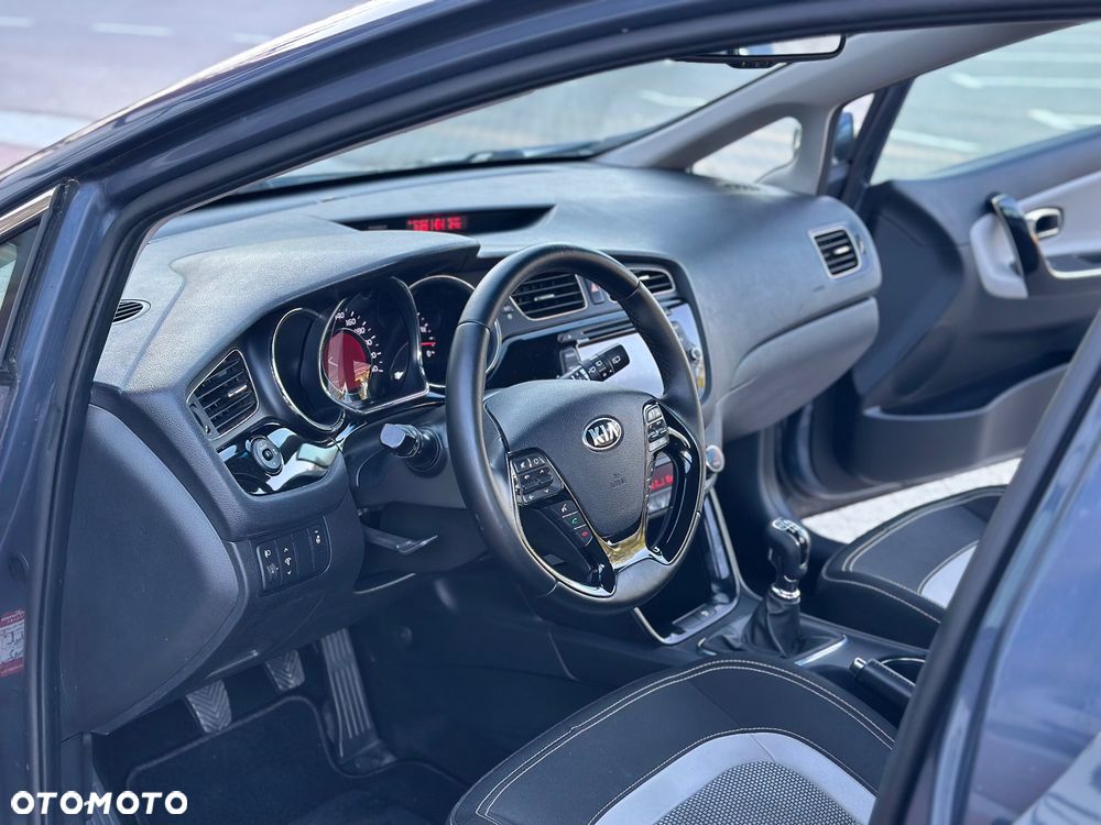Kia Ceed 1.4 CVVT Dream-Team Edition - 23