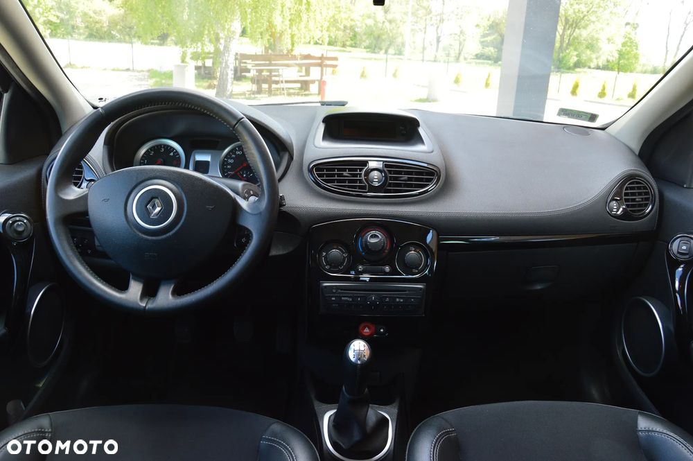 Renault Clio - 21