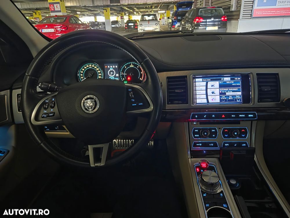 Jaguar XF - 19