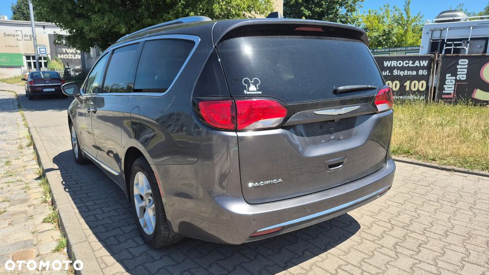 Chrysler Pacifica - 8