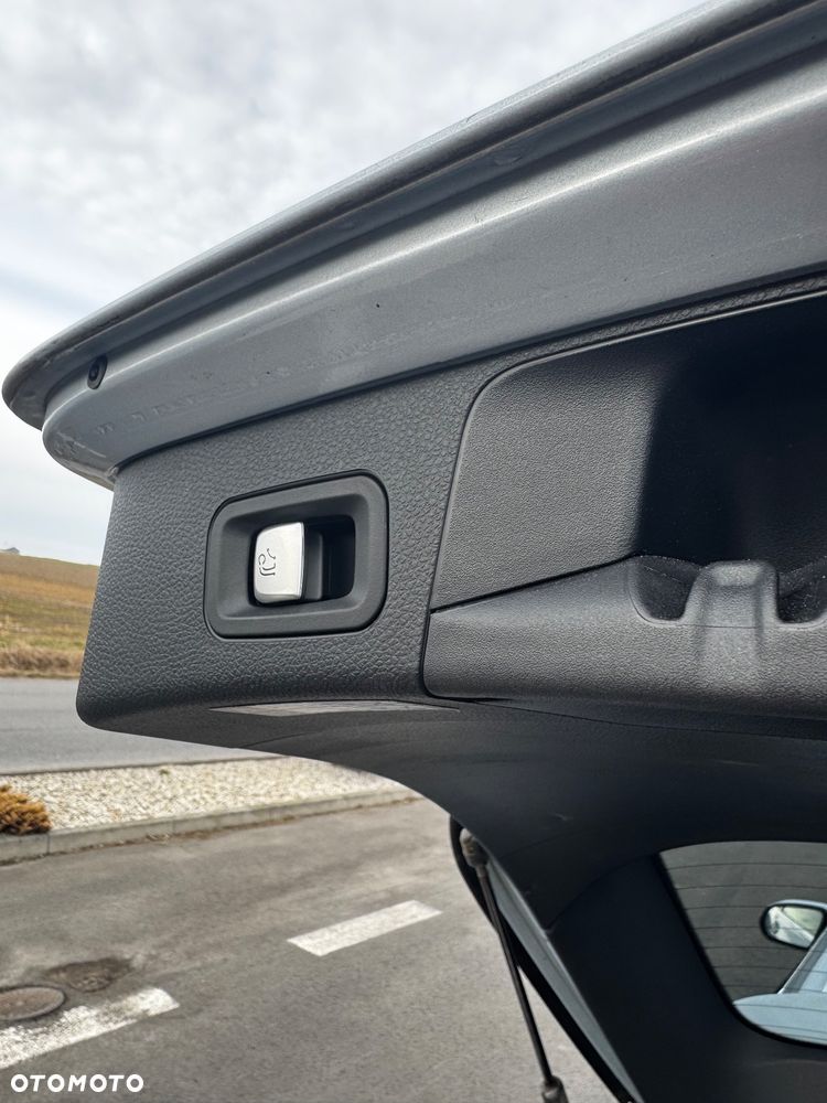Mercedes-Benz Klasa C 220 CDI DPF Automatik Avantgarde - 33