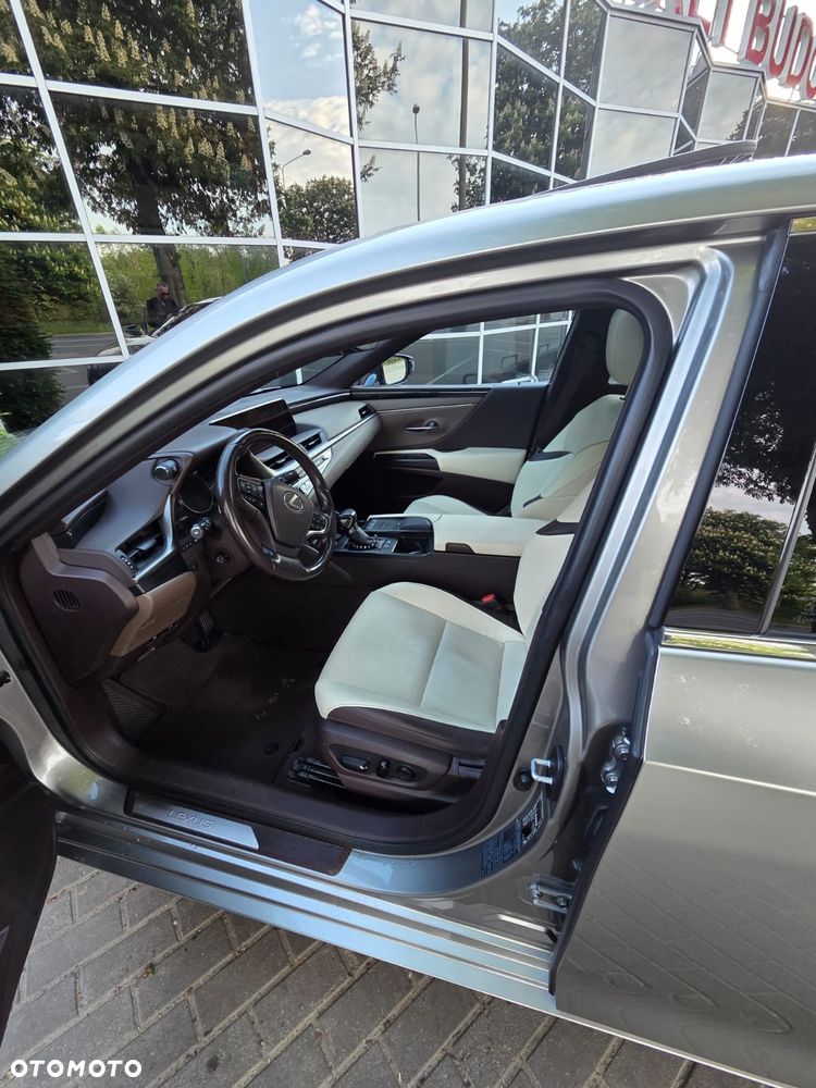 Lexus ES 300h Prestige - 6
