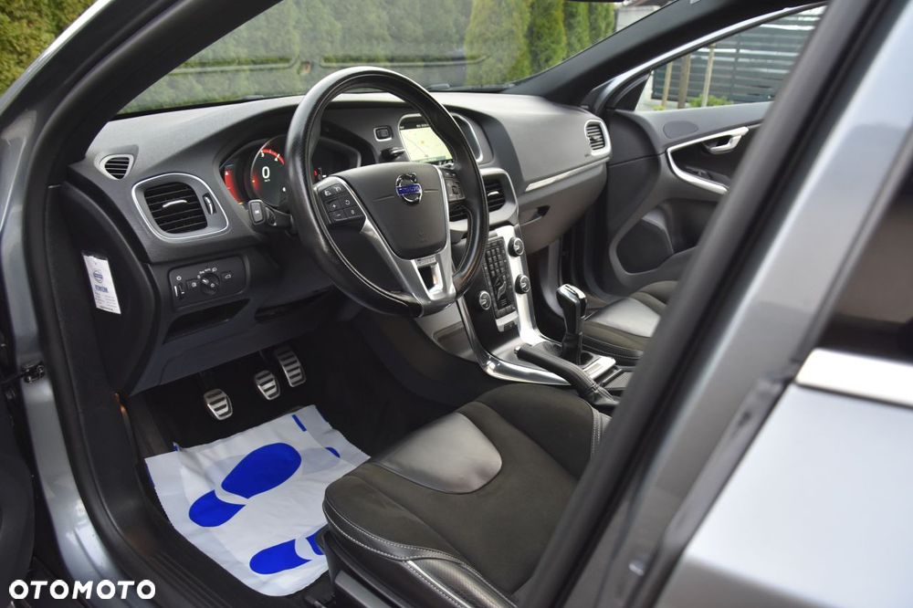 Volvo V40 D2 Drive-E R-Design Momentum - 19