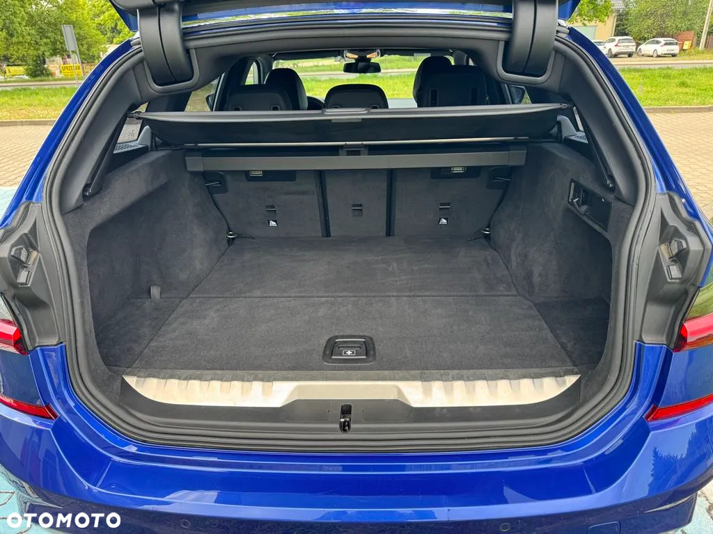 BMW Seria 3 330e M Sport sport - 28