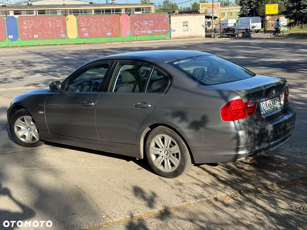 BMW Seria 3 318i - 9