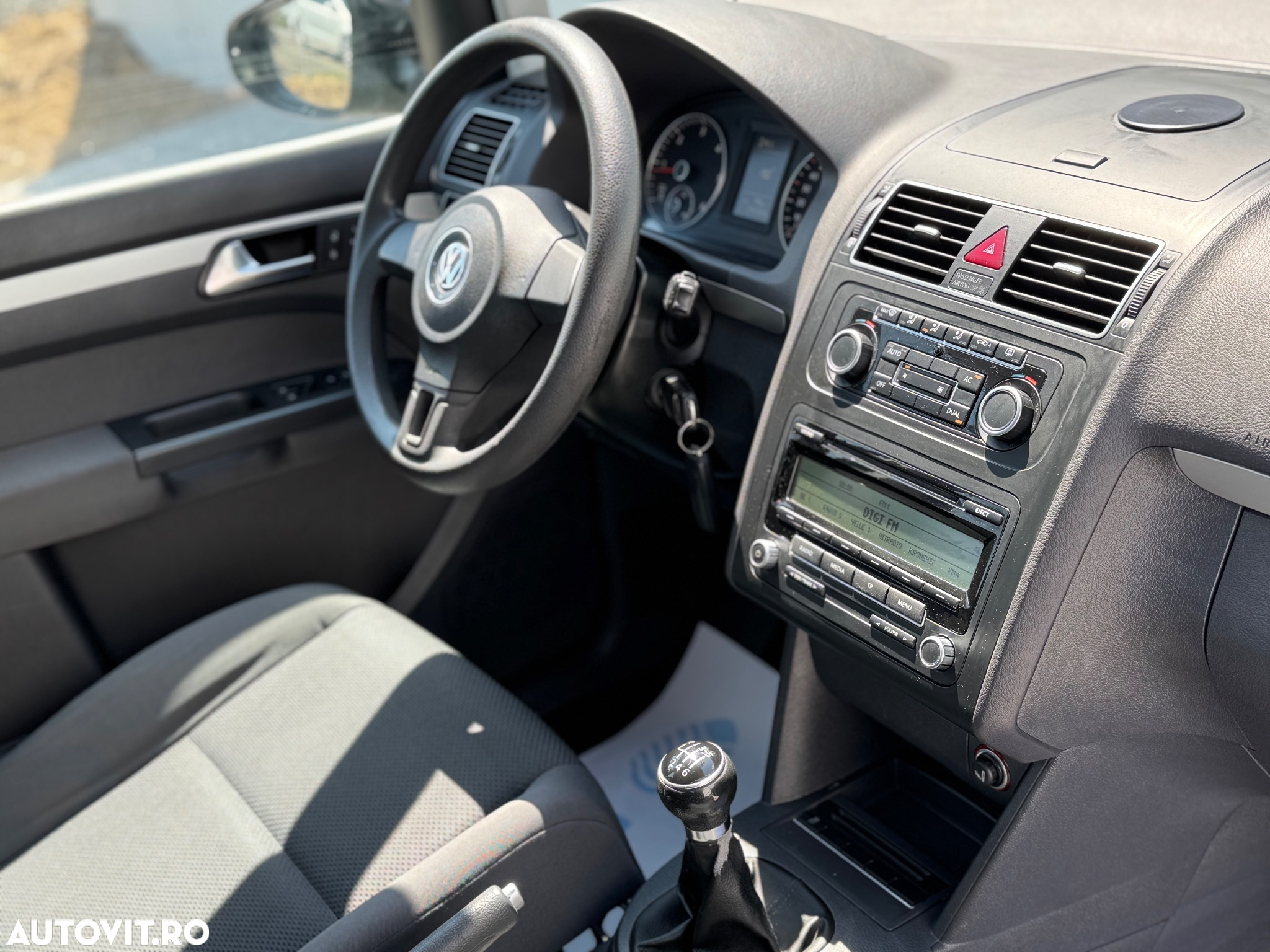 Volkswagen Touran 1.6 TDI Comfortline - 3