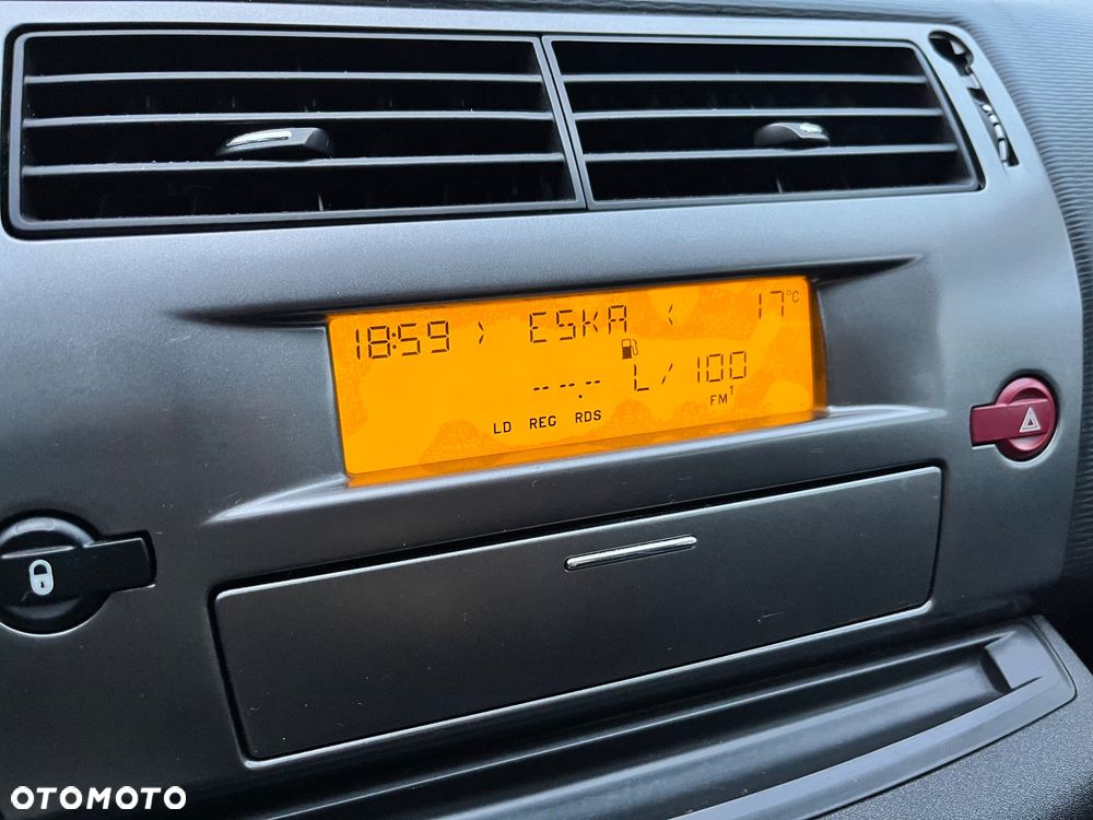 Citroën C4 1.4 16V SX - 8