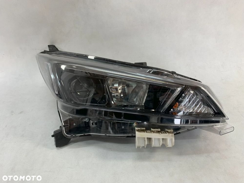 Nissan Leaf 2 II 17r Reflektor prawy lampa prawa 2017 soczewka led - 1