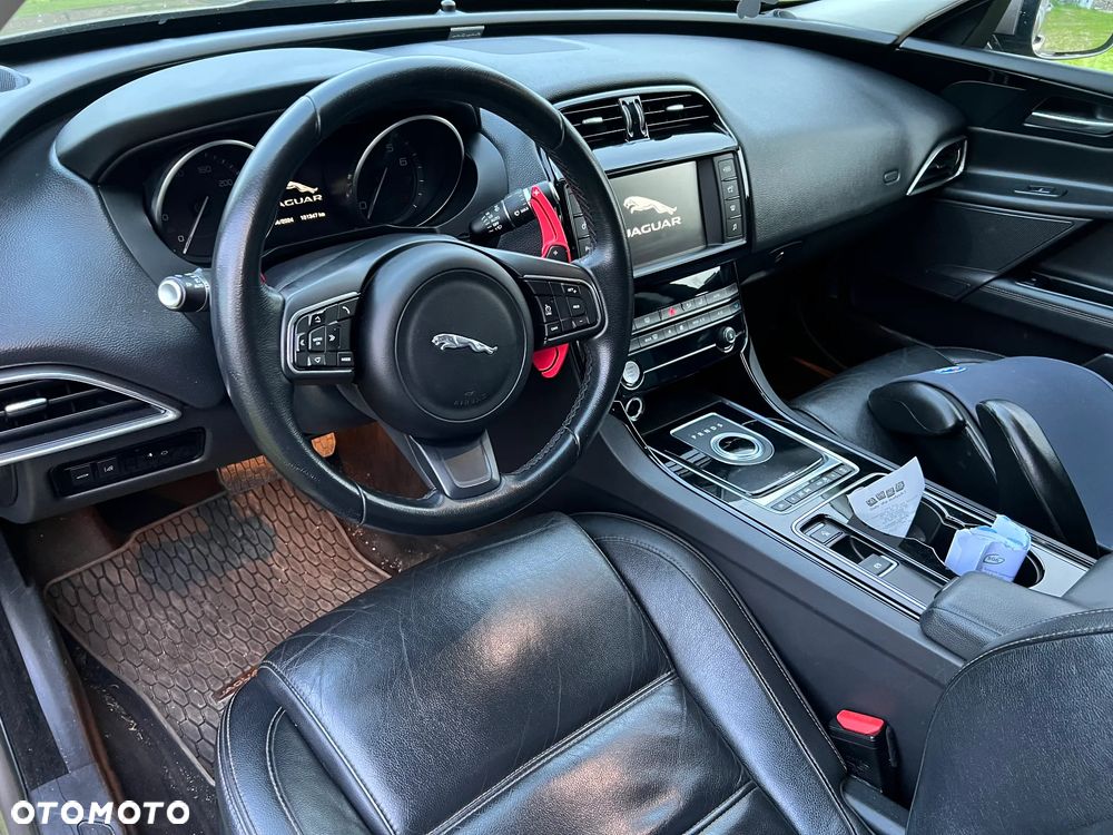Jaguar XE 2.0 T Pure - 14