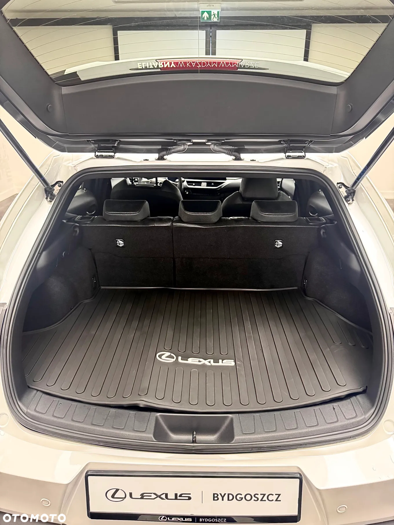 Lexus UX - 8