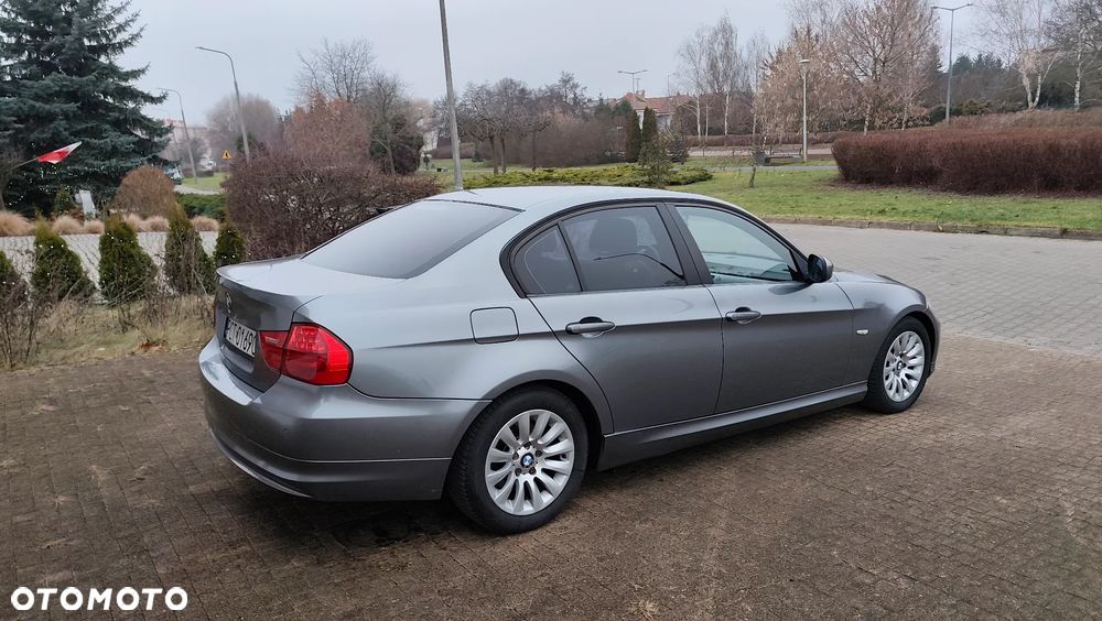 BMW Seria 3 318d DPF Edition Sport - 22