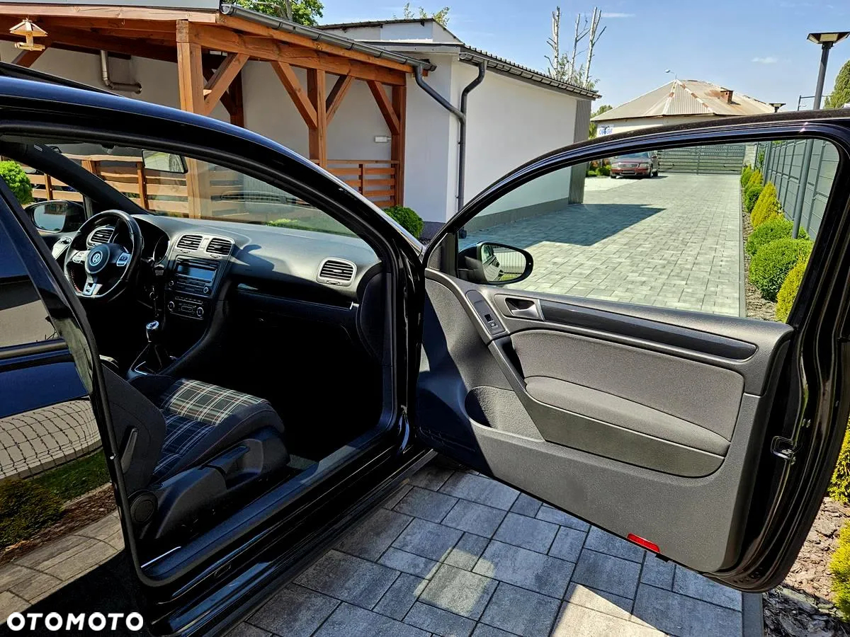 Volkswagen Golf VI 2.0 TSI GTI - 27