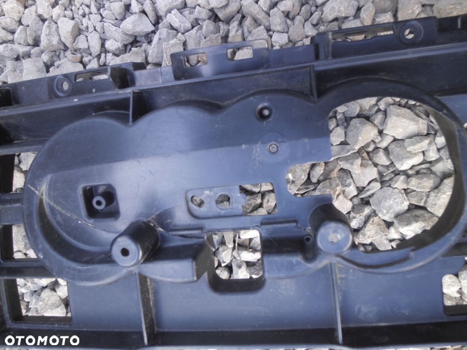 AUDI A6 C8 WZMOCNIENIE ATRAPY GRILL Numer katalogowy części 4K0807233A - 3