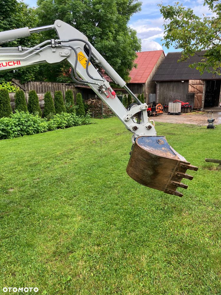 Takeuchi TB225 - 11