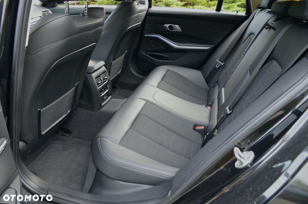BMW Seria 3 320d MHEV Sport Line - 27