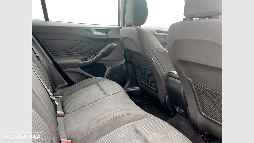 Ford Focus 1.0 EcoBoost MHEV ST-Line - 18