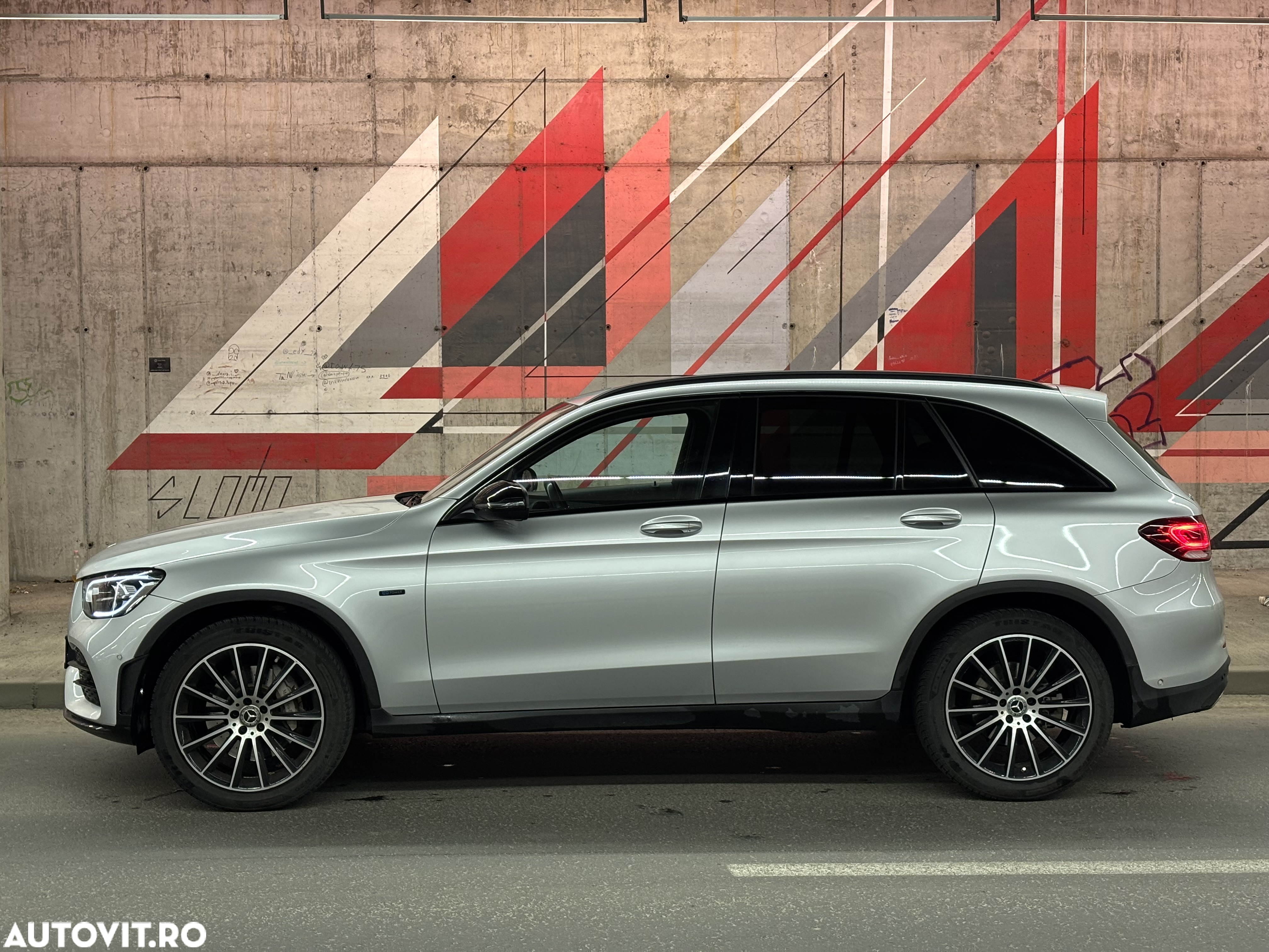 Mercedes-Benz GLC 300 e 4Matic 9G-TRONIC AMG Line Plus - 9
