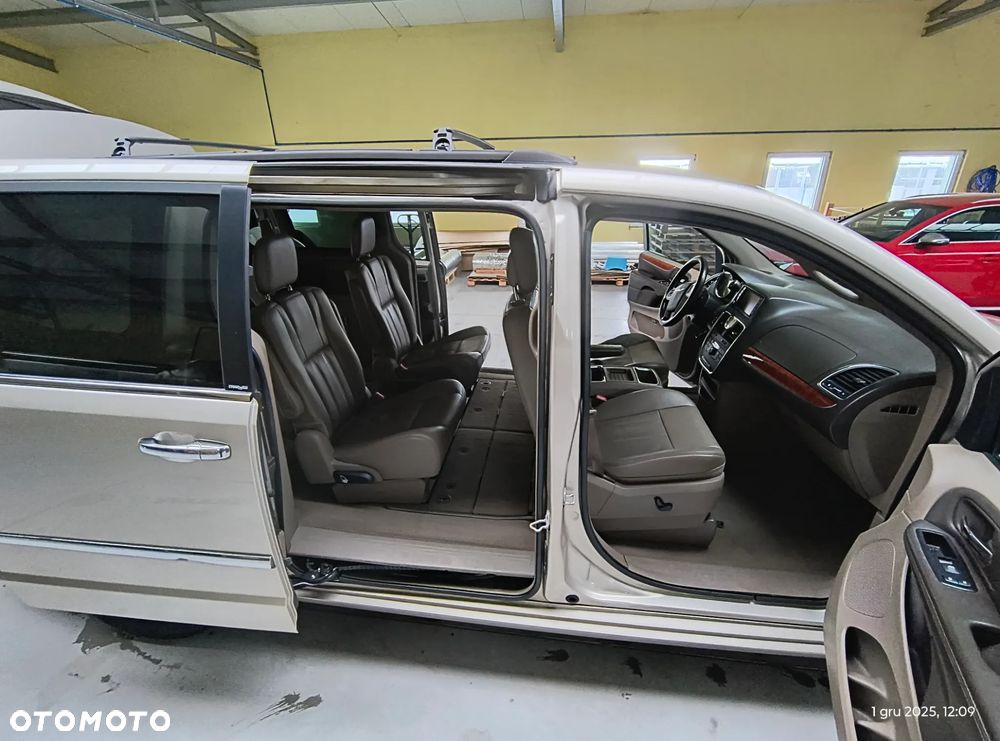 Chrysler Town & Country 3.6 Limited - 20