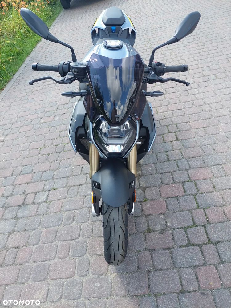 BMW S - 8