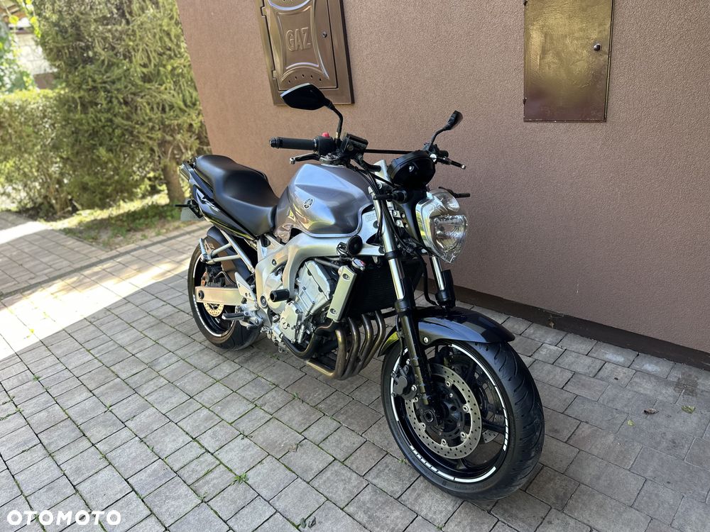 Yamaha FZ6 - 3