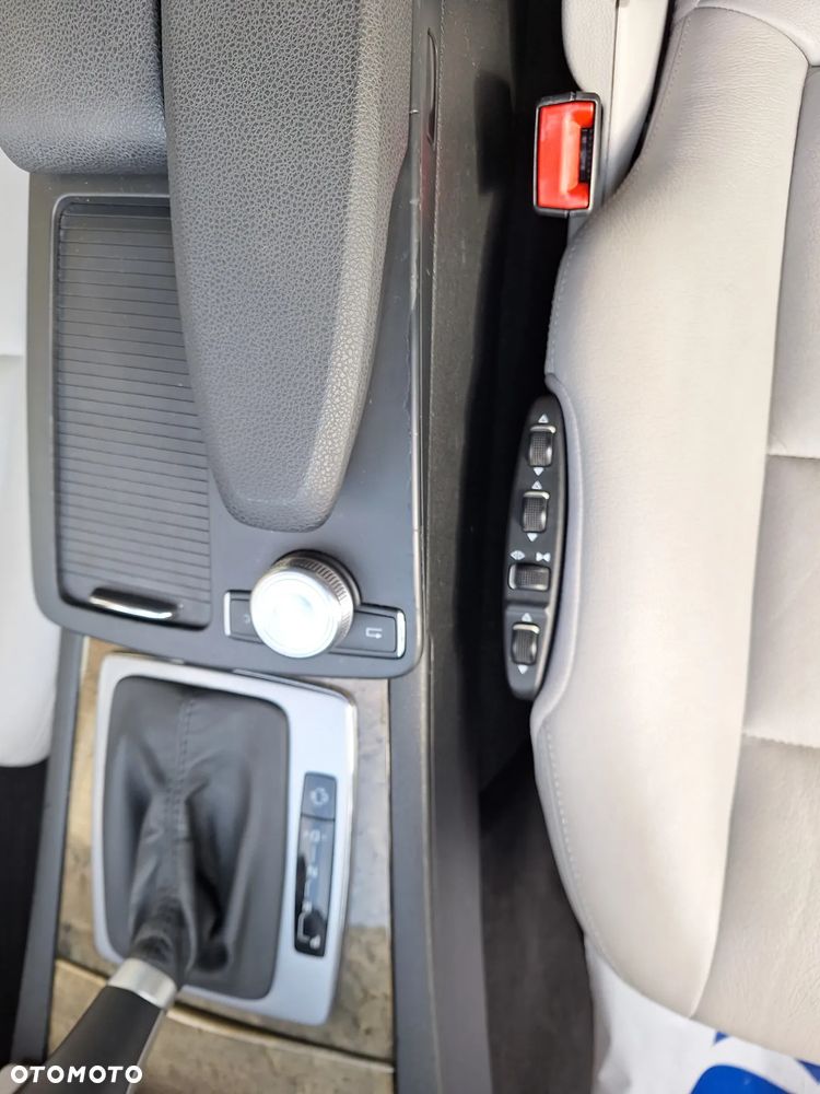 Mercedes-Benz Klasa C 250 CGI BlueEff Elegance - 13