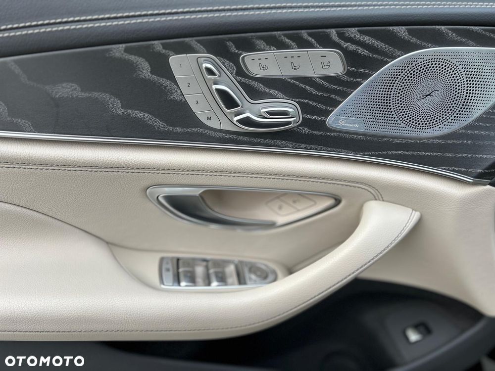 Mercedes-Benz CLS - 32