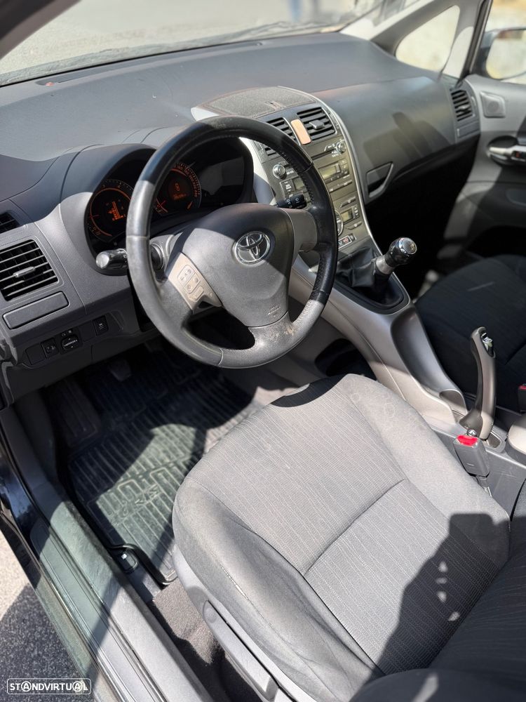 Toyota Auris 1.4 D-4D - 11