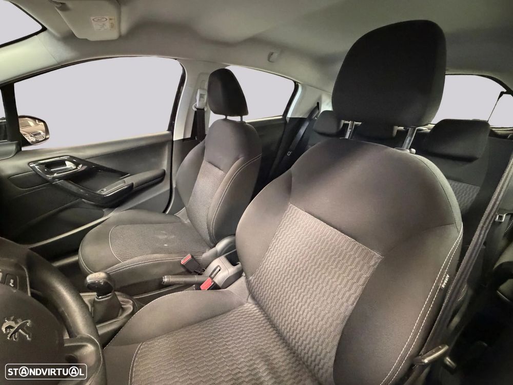Peugeot 208 - 30