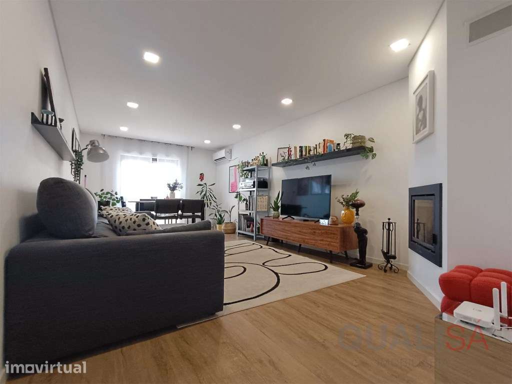 Apartamento T3 remodelado, com varanda e garagem fechada, em S. Vic... - Grande imagem: 2/42