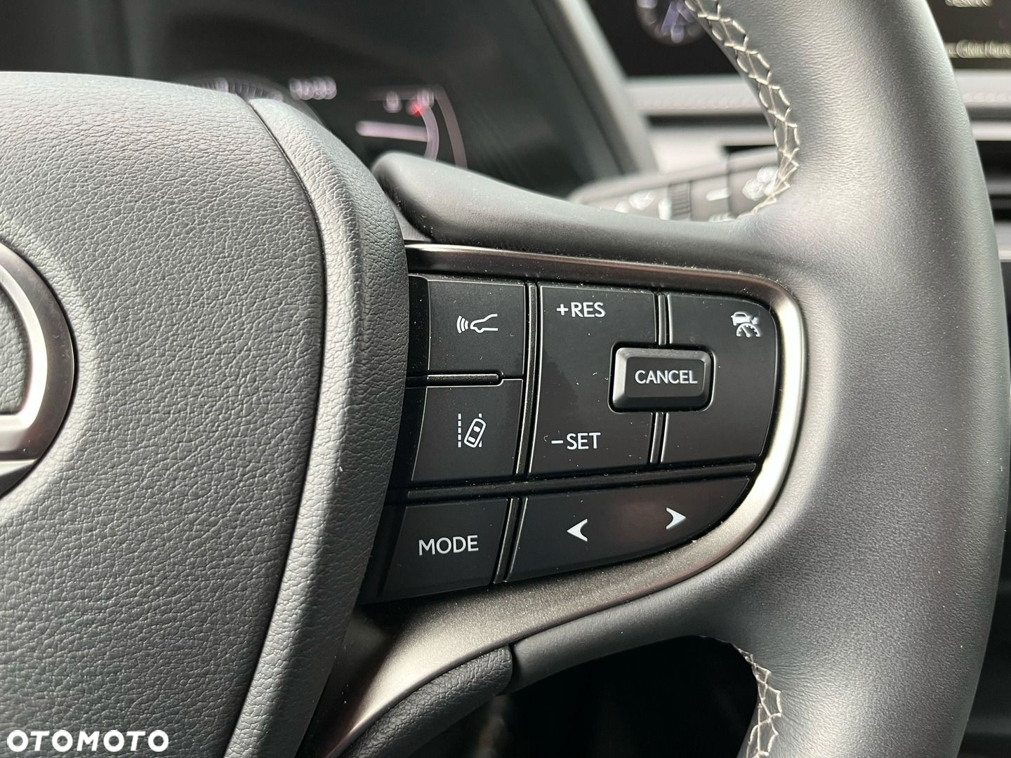 Lexus UX - 31