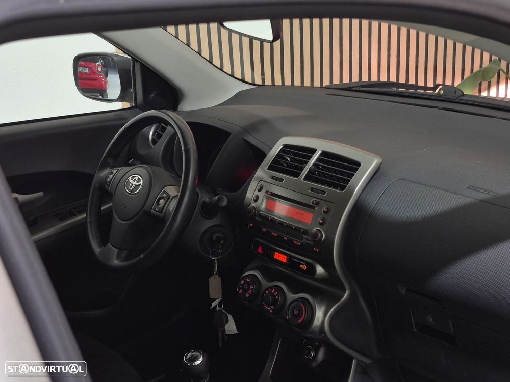Toyota Urban Cruiser 1.33 VVT-i High Pack - 13
