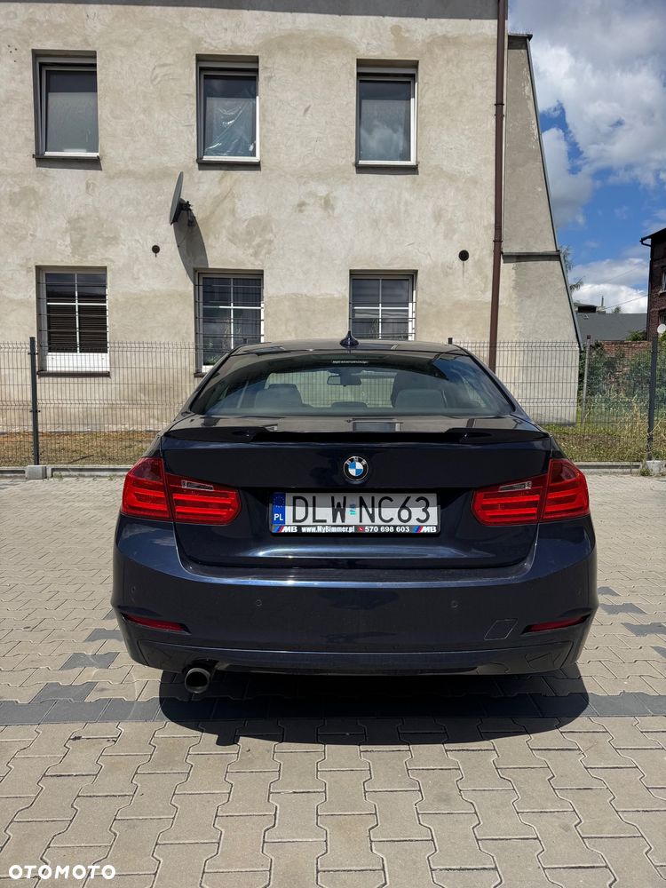 BMW Seria 3 320i - 12