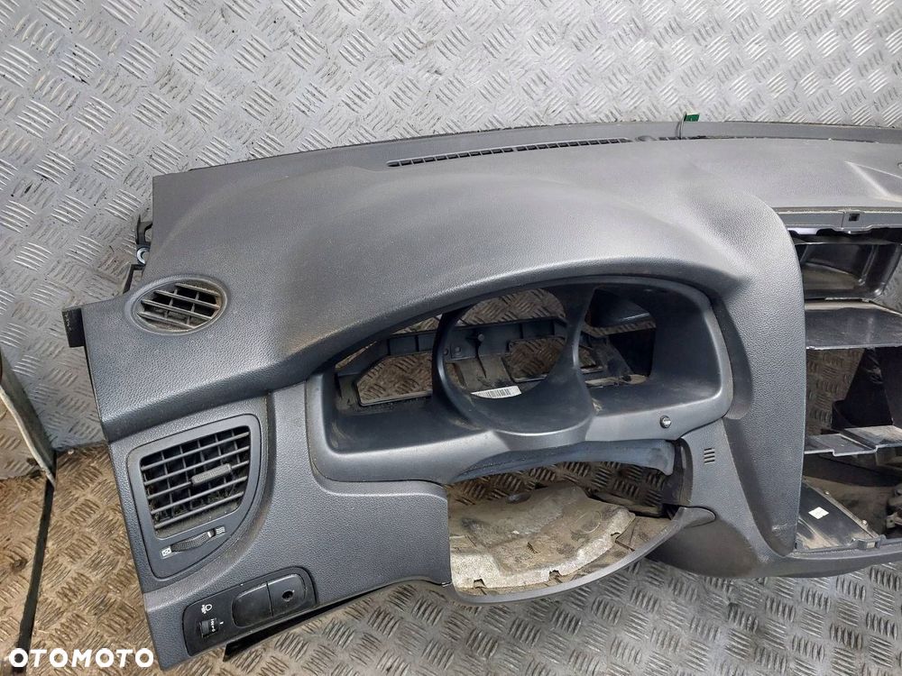 KOKPIT DESKA ROZDZIELCZA KIA SPORTAGE II - 2