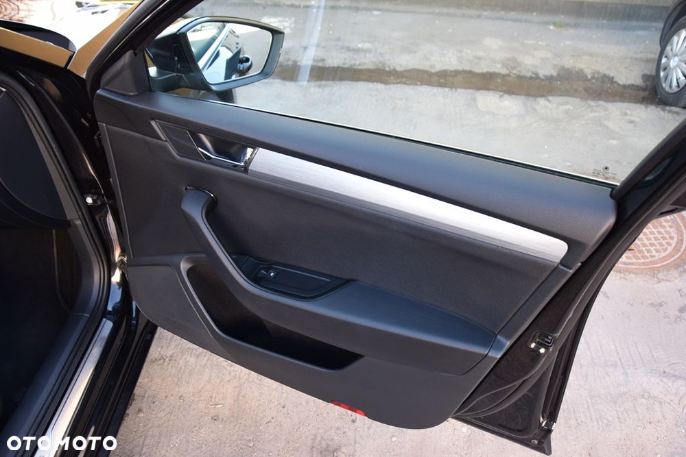 Skoda Superb 2.0 TDI Sportline DSG7 - 32