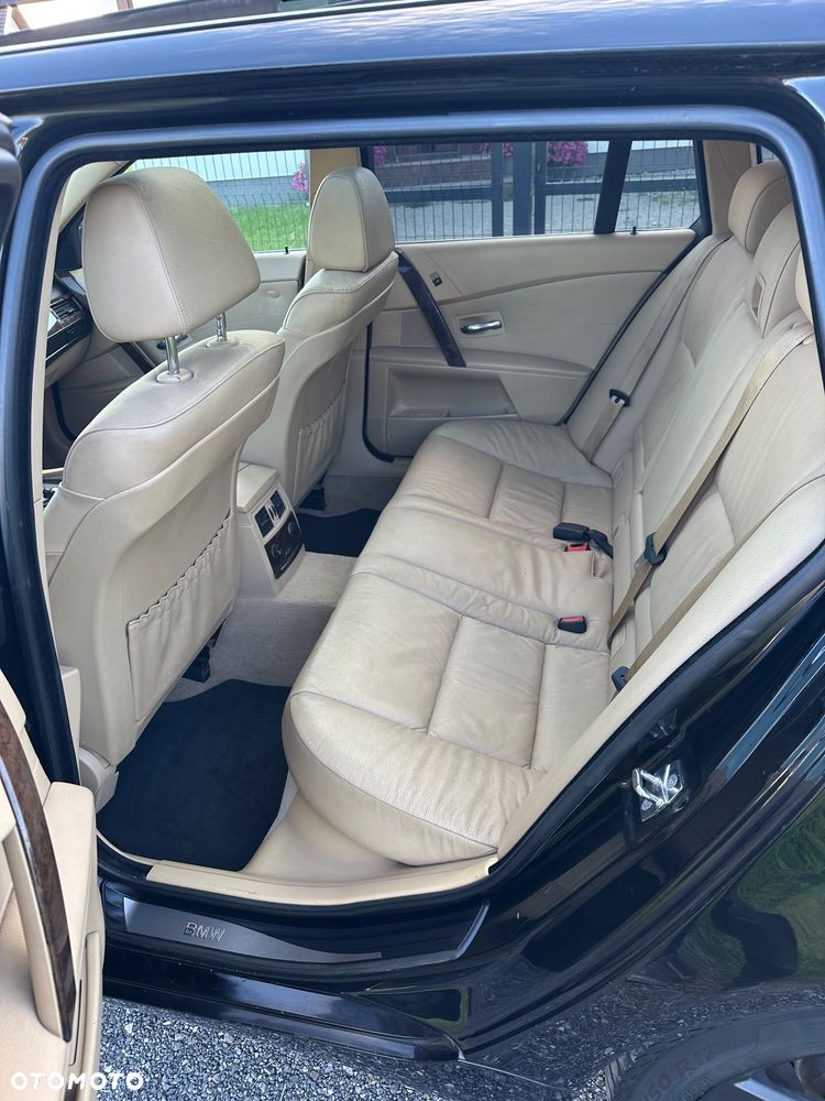 BMW Seria 5 525xi - 7